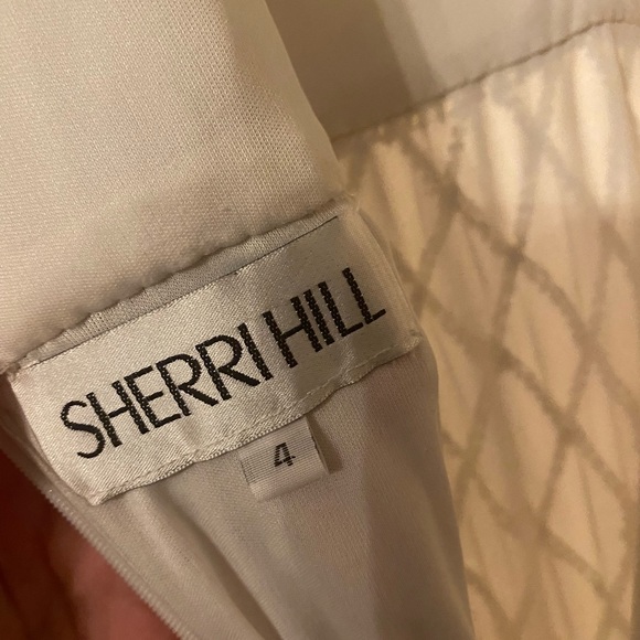 Sherri Hill Size 4 White and Gold Gown - Picture 5 of 6